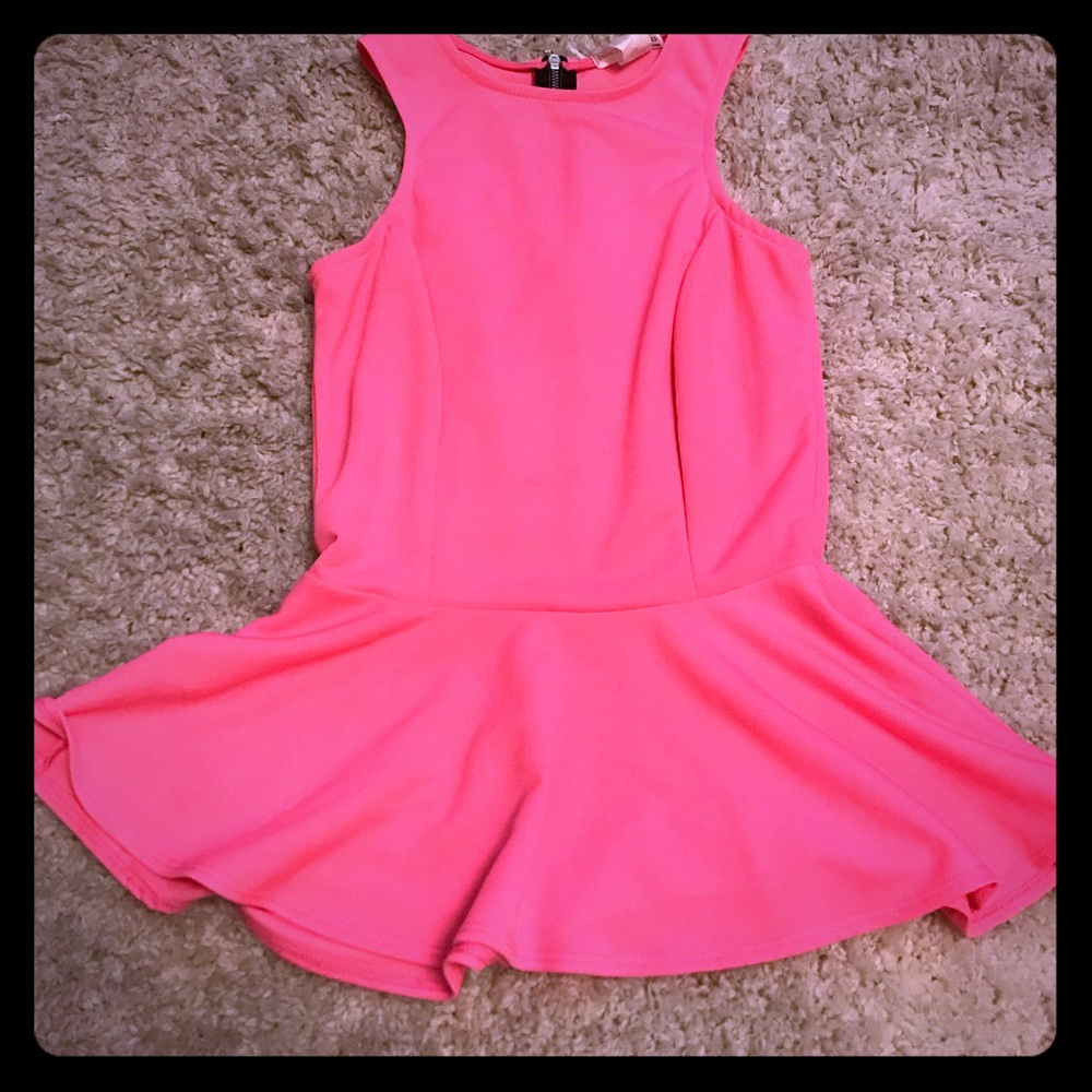 Small- Bright pink tank